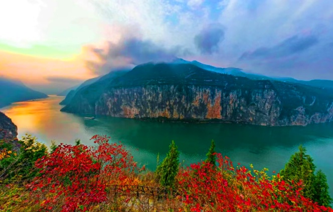 1761798311982974.jpg 三峡红叶84_dh.jpg