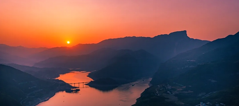 1761798702441807.jpg 三峡红叶79_dh.jpg